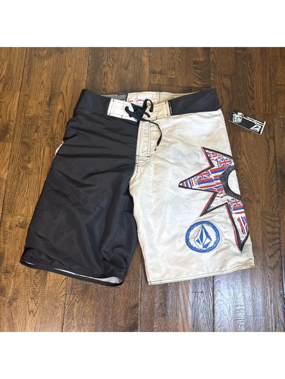 Volcom Bruce Irons Star Boardshorts Men’s 34 Y2K Embroidered NWT NOS - Dirty